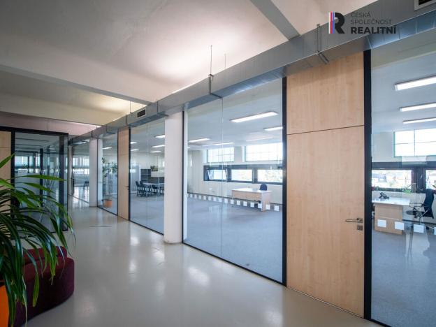 Pronájem kanceláře, Zlín - Prštné, třída Tomáše Bati, 35 m2