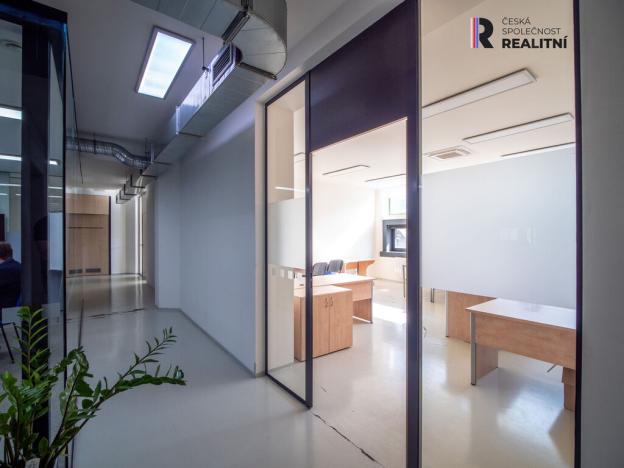 Pronájem kanceláře, Zlín - Prštné, třída Tomáše Bati, 35 m2