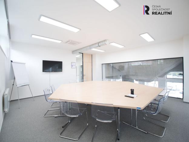 Pronájem kanceláře, Zlín - Prštné, třída Tomáše Bati, 35 m2