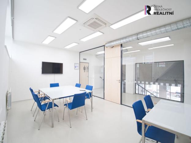 Pronájem kanceláře, Zlín - Prštné, třída Tomáše Bati, 35 m2