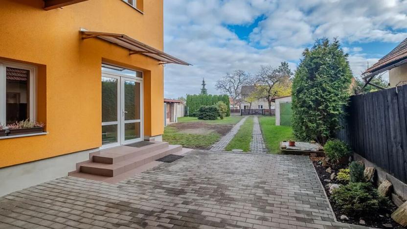 Prodej vícegeneračního domu, Sadská, Husova, 306 m2