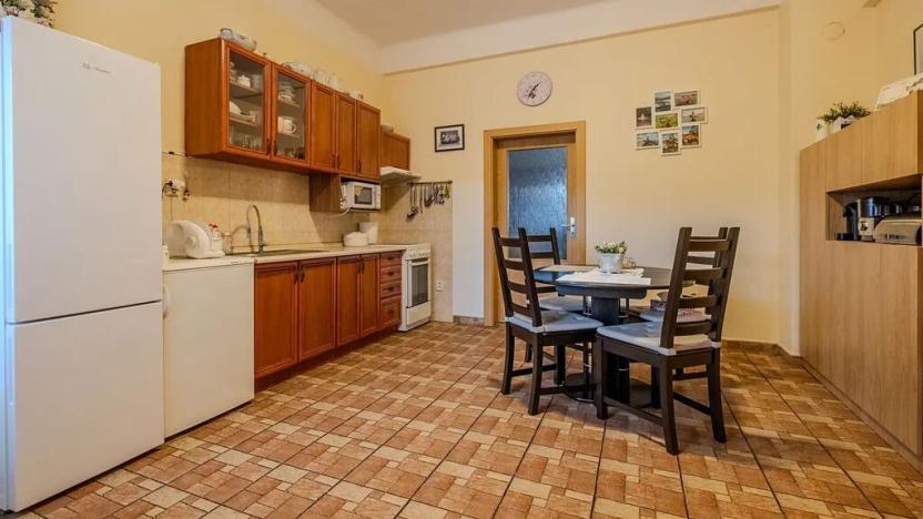 Prodej vícegeneračního domu, Sadská, Husova, 306 m2