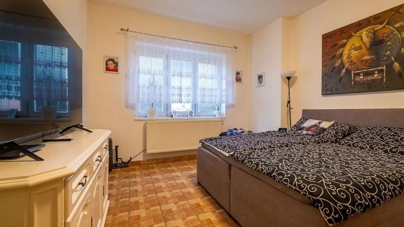 Prodej vícegeneračního domu, Sadská, Husova, 306 m2