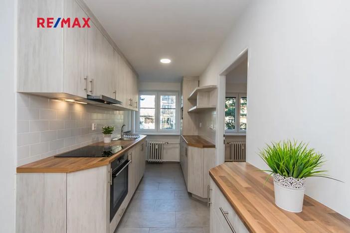 Pronájem bytu 3+1, Praha - Zbraslav, Nezvalova, 56 m2