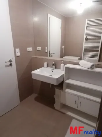 Pronájem bytu 2+kk, Hradec Králové, Farářství, 52 m2