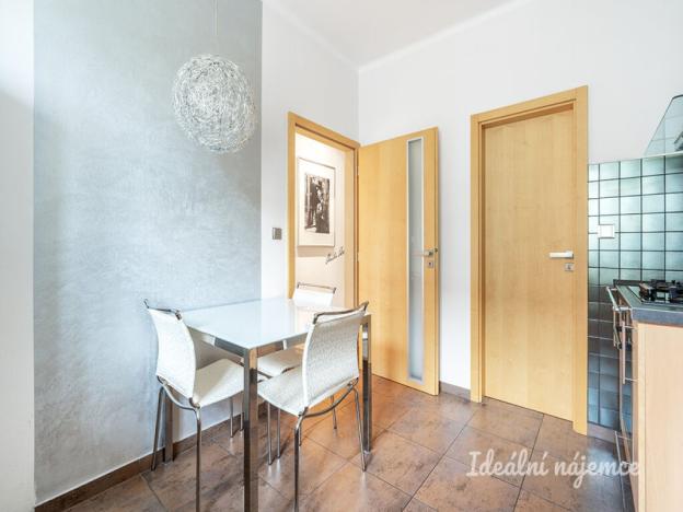 Pronájem bytu 3+1, Praha - Podolí, Na hřebenech II, 82 m2