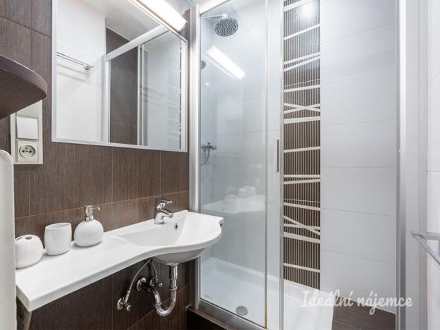 Pronájem bytu 3+1, Praha - Podolí, Na hřebenech II, 82 m2