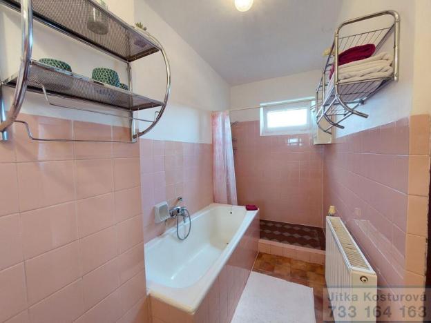 Prodej rodinného domu, Krnov - Pod Bezručovým vrchem, Družstevní, 280 m2