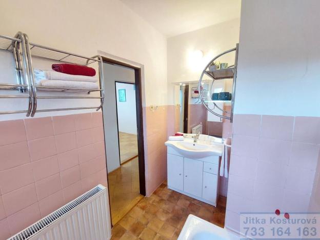 Prodej rodinného domu, Krnov - Pod Bezručovým vrchem, Družstevní, 280 m2