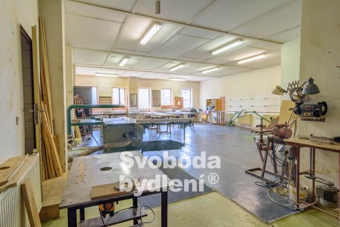 Prodej komerční nemovitosti, Hostomice, Ferrerova, 750 m2