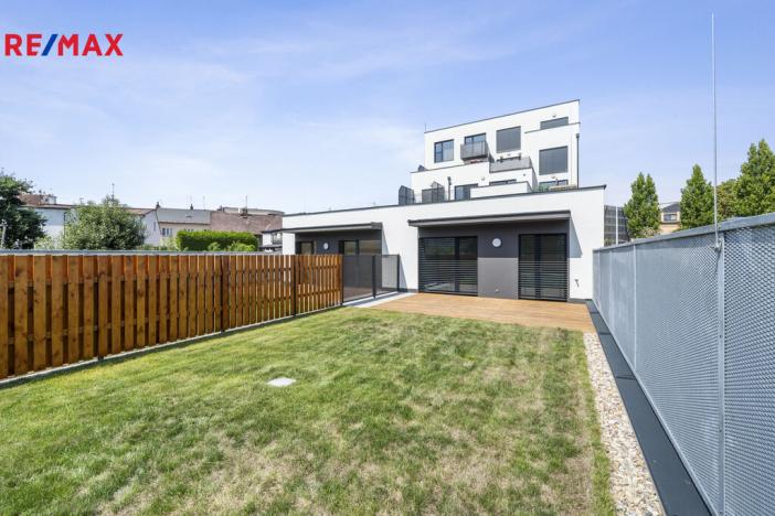 Prodej bytu 2+kk, Hradec Králové - Pražské Předměstí, Gočárova třída, 188 m2