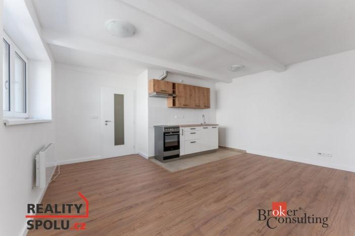 Pronájem bytu 1+kk, Svitavy - Město, náměstí Míru, 28 m2