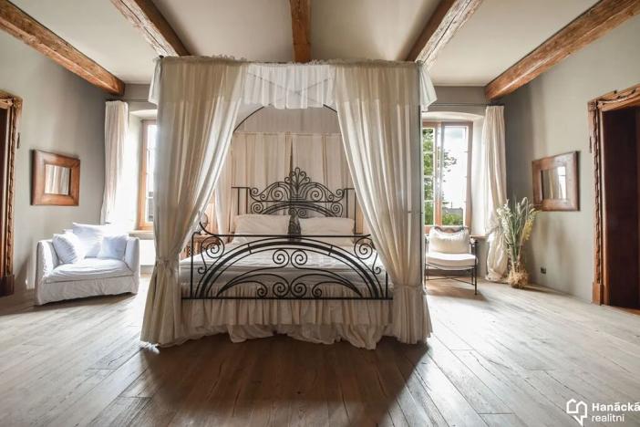 Prodej vily, Velký Týnec, U kaple, 300 m2