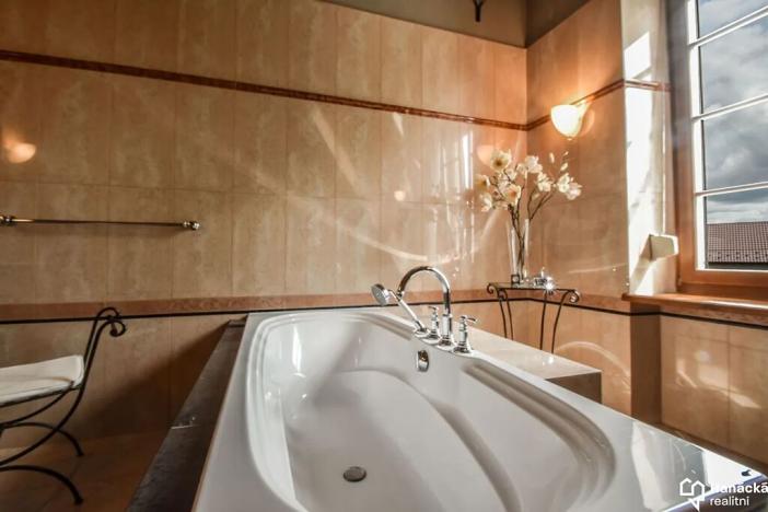 Prodej vily, Velký Týnec, U kaple, 300 m2