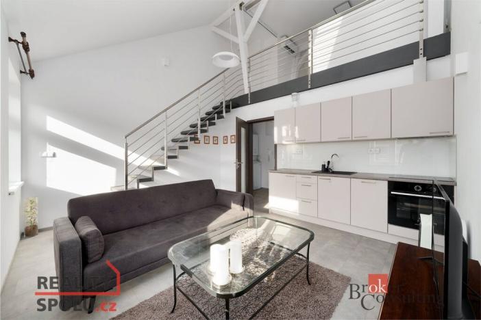 Pronájem bytu 2+kk, Praha - Vršovice, Holandská, 44 m2