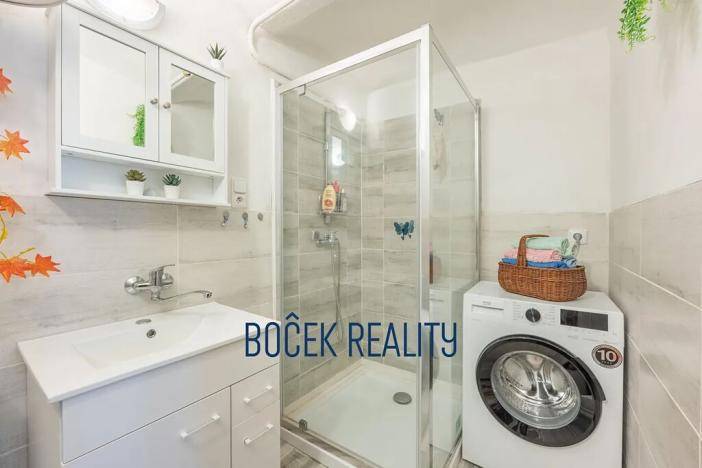 Prodej rodinného domu, Rynholec, nám. 1. máje, 259 m2