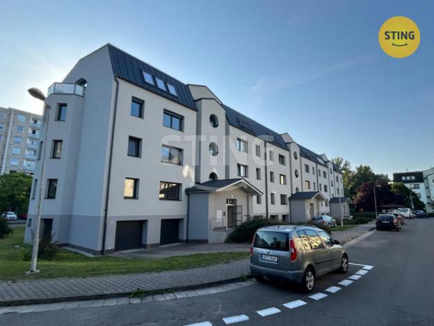 Pronájem bytu 2+1, Pardubice, Na Labišti, 63 m2