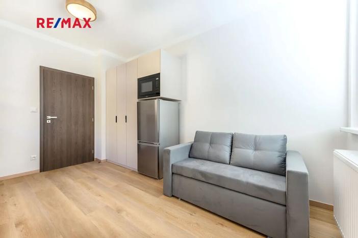 Pronájem bytu 1+kk, Praha - Libeň, náměstí Dr. Václava Holého, 21 m2
