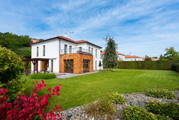Pronájem vily, Statenice, U Školy, 364 m2
