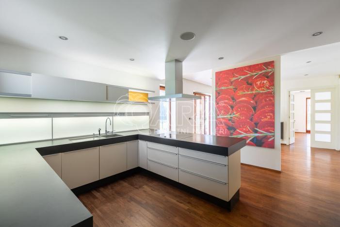 Pronájem vily, Statenice, U Školy, 364 m2