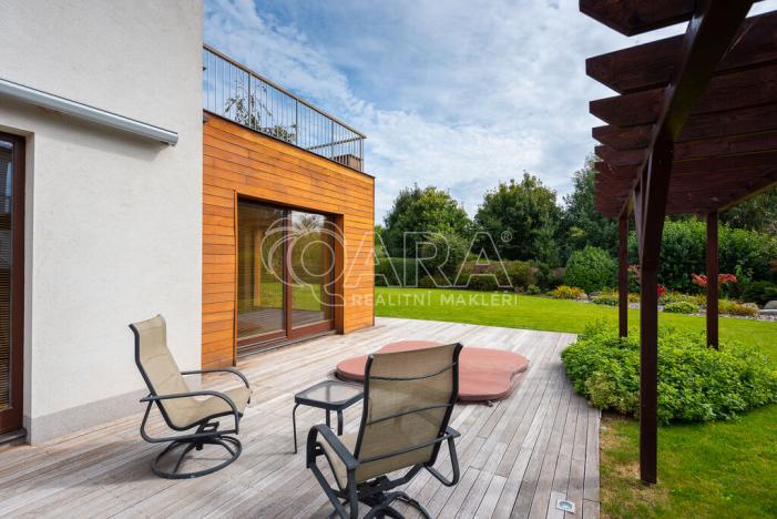 Pronájem vily, Statenice, U Školy, 364 m2