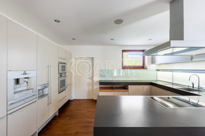 Pronájem vily, Statenice, U Školy, 364 m2