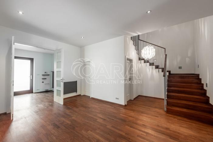 Pronájem vily, Statenice, U Školy, 364 m2