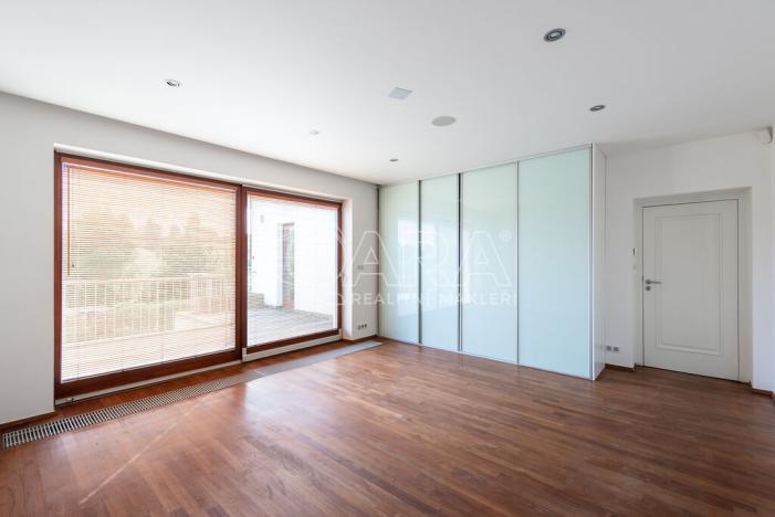 Pronájem vily, Statenice, U Školy, 364 m2