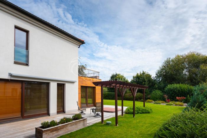 Pronájem vily, Statenice, U Školy, 364 m2