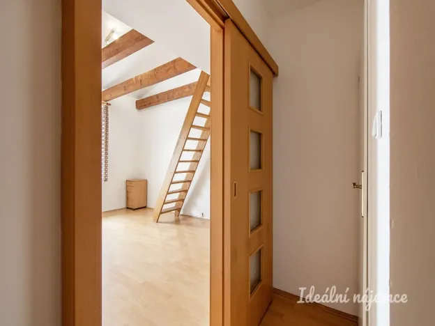 Pronájem bytu 1+kk, Praha - Michle, Magistrů, 32 m2