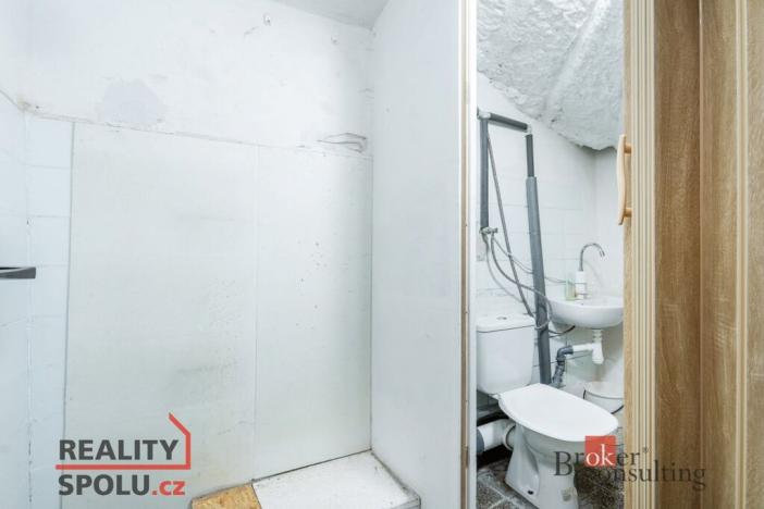 Prodej komerční nemovitosti, Karlovy Vary, Varšavská, 145 m2