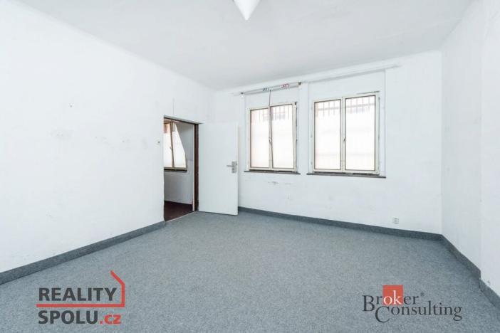 Prodej komerční nemovitosti, Karlovy Vary, Varšavská, 145 m2