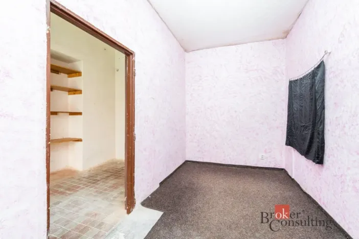 Prodej komerční nemovitosti, Karlovy Vary, Varšavská, 145 m2