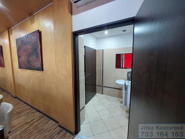 Pronájem restaurace, Krnov - Pod Bezručovým vrchem, Říční okruh, 116 m2