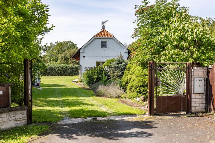 Prodej rodinného domu, Běrunice, V Koutě, 222 m2