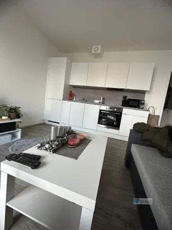 Pronájem bytu 1+kk, Praha - Dolní Chabry, Ládevská, 35 m2