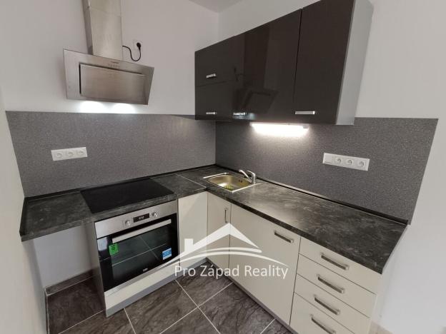 Pronájem bytu 1+kk, Plzeň, Na Hradčanech, 26 m2