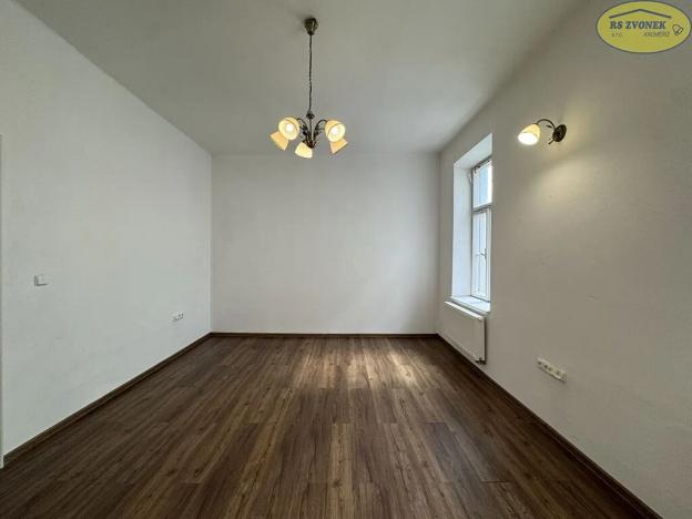 Pronájem kanceláře, Kroměříž, Husovo náměstí, 21 m2
