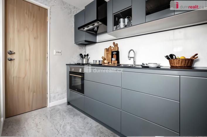 Prodej bytu 3+1, Ostrov, Kollárova, 61 m2