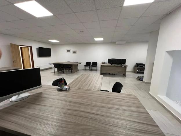 Pronájem kanceláře, Karlovy Vary, Spálená, 92 m2