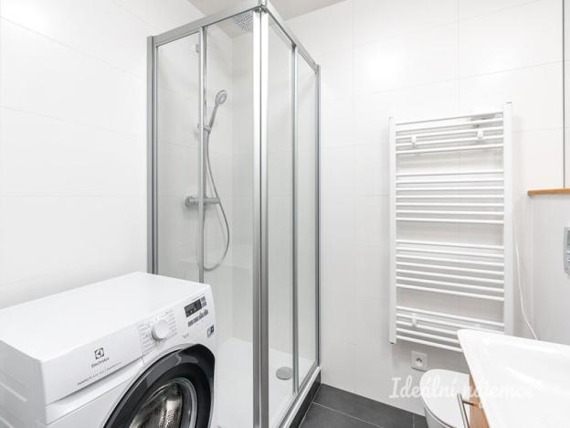 Pronájem bytu 1+kk, Praha, Na Větrníku, 27 m2