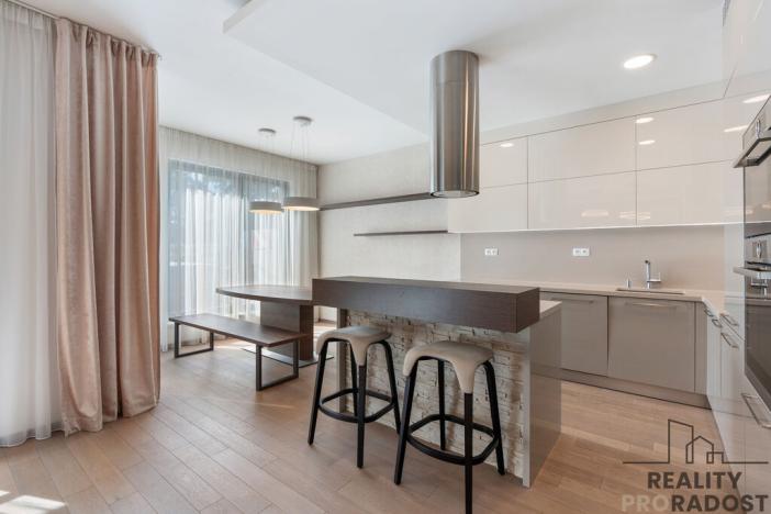 Pronájem bytu 4+kk, Praha - Vysočany, Svatošových, 130 m2