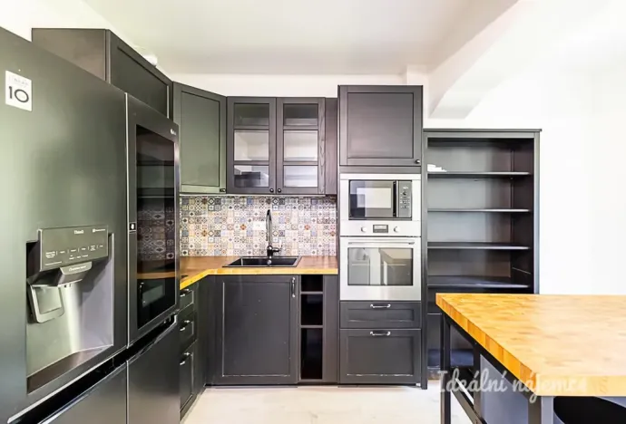 Pronájem bytu 1+kk, Praha - Holešovice, Jankovcova, 32 m2