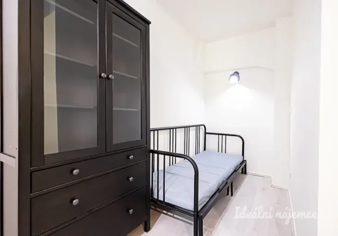 Pronájem bytu 1+kk, Praha - Holešovice, Jankovcova, 32 m2