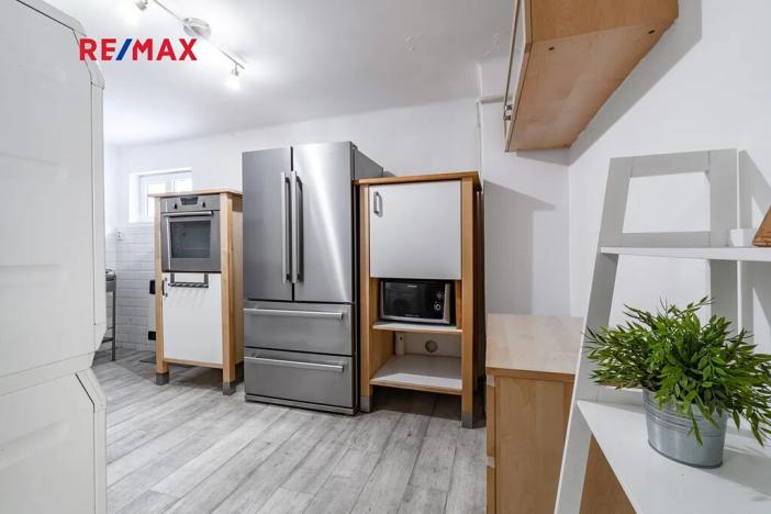 Prodej atypického bytu, Praha - Karlín, Pernerova, 60 m2