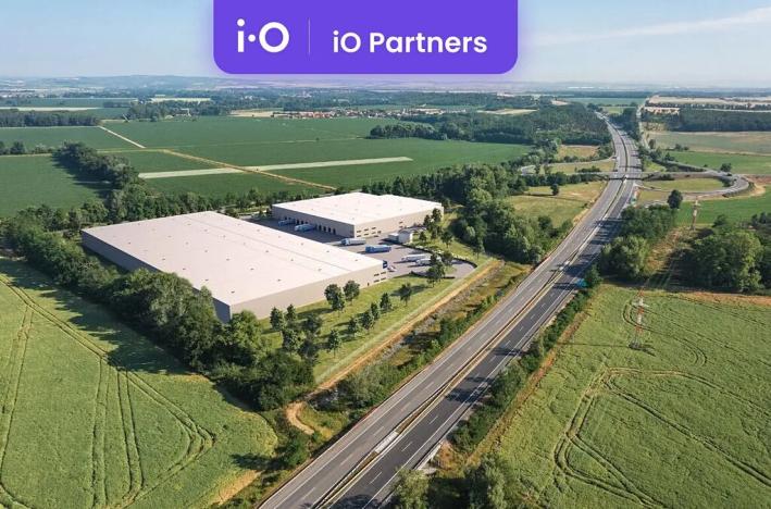 Pronájem skladu, Cvrčovice, 19825 m2