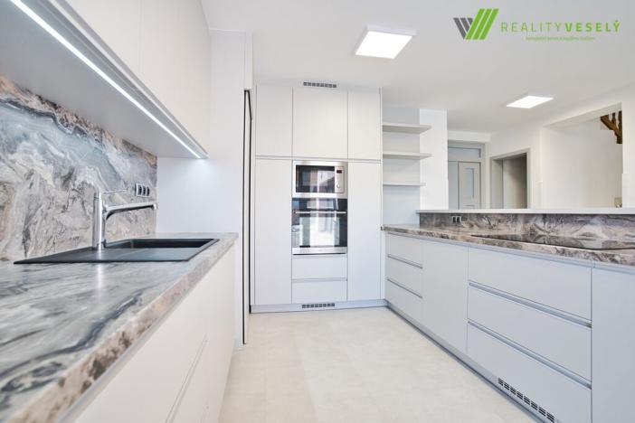 Prodej rodinného domu, Lužice, 190 m2