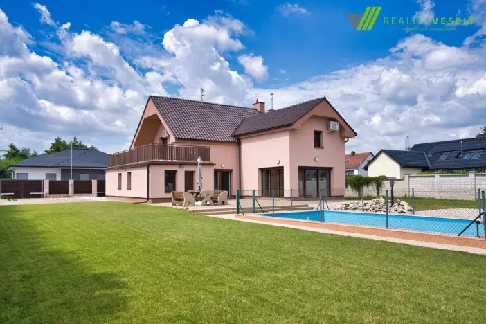 Prodej rodinného domu, Lužice, 190 m2