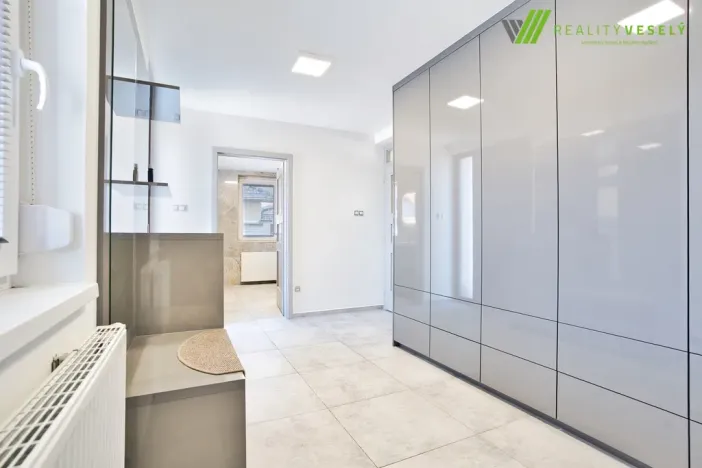 Prodej rodinného domu, Lužice, 190 m2