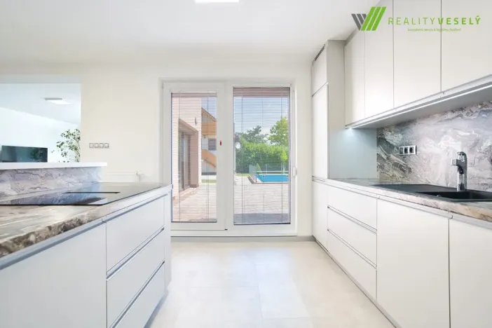 Prodej rodinného domu, Lužice, 190 m2